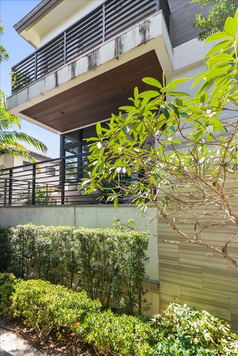 DOWNTOWN DORAL SOUTH PHAS - Residential