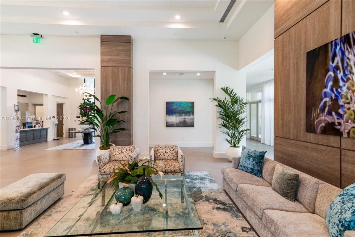 DOWNTOWN DORAL SOUTH PHAS - Residential