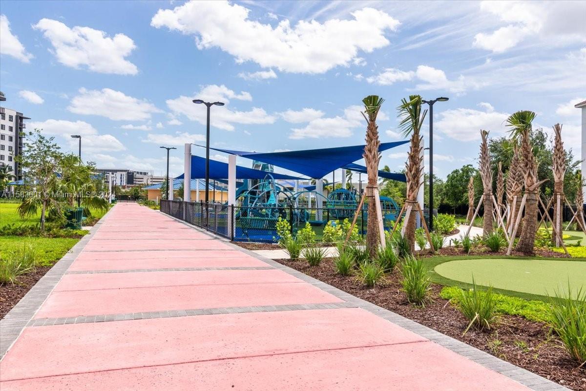 DOWNTOWN DORAL SOUTH PHAS - Residential
