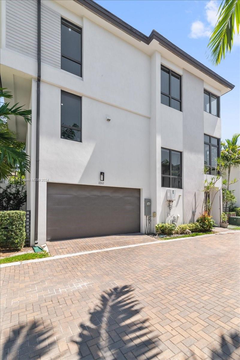 DOWNTOWN DORAL SOUTH PHAS - Residential