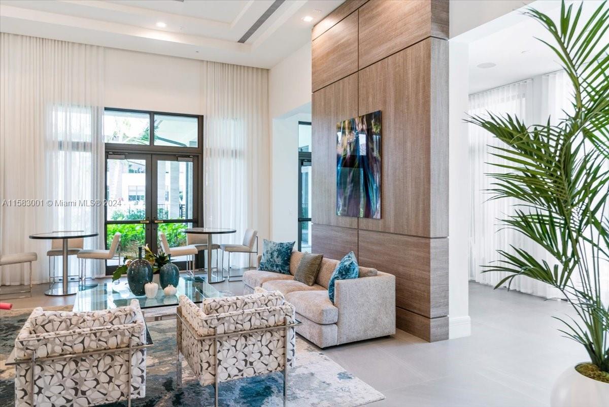 DOWNTOWN DORAL SOUTH PHAS - Residential