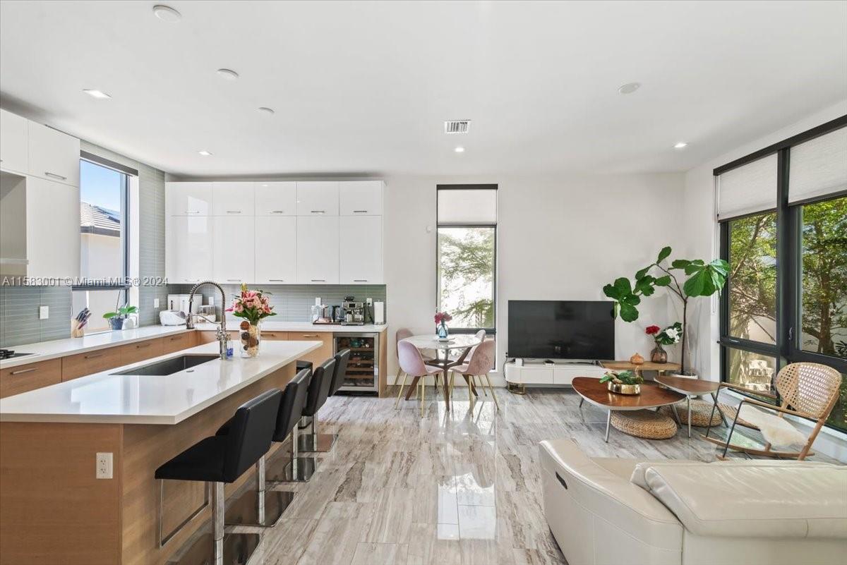 DOWNTOWN DORAL SOUTH PHAS - Residential