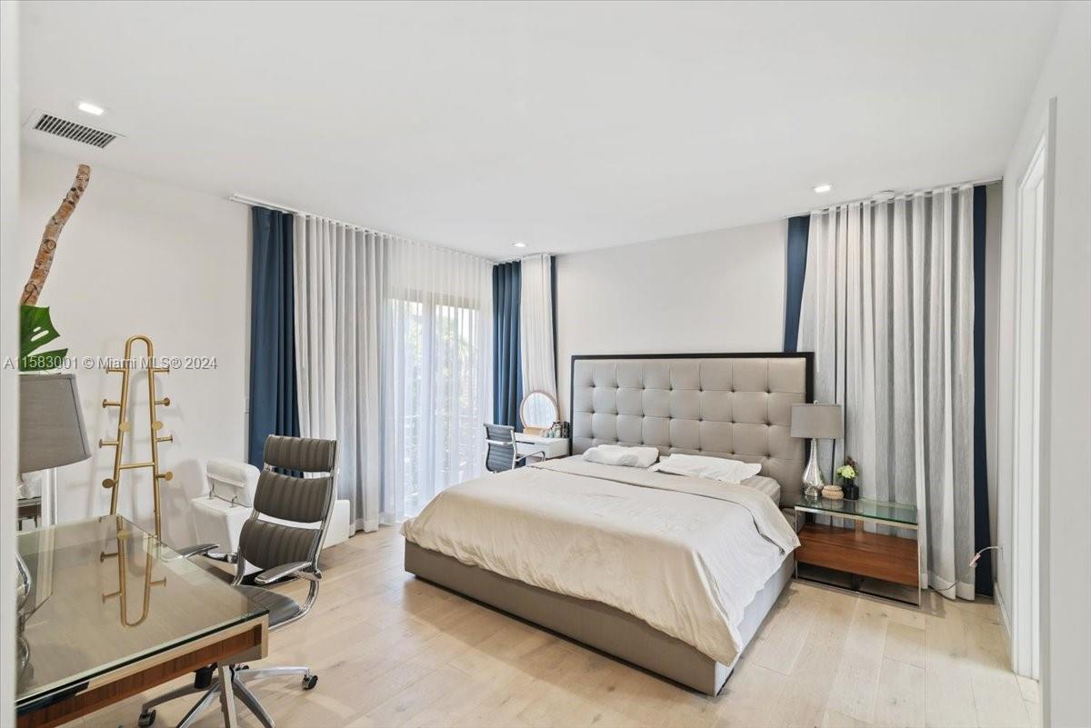 DOWNTOWN DORAL SOUTH PHAS - Residential