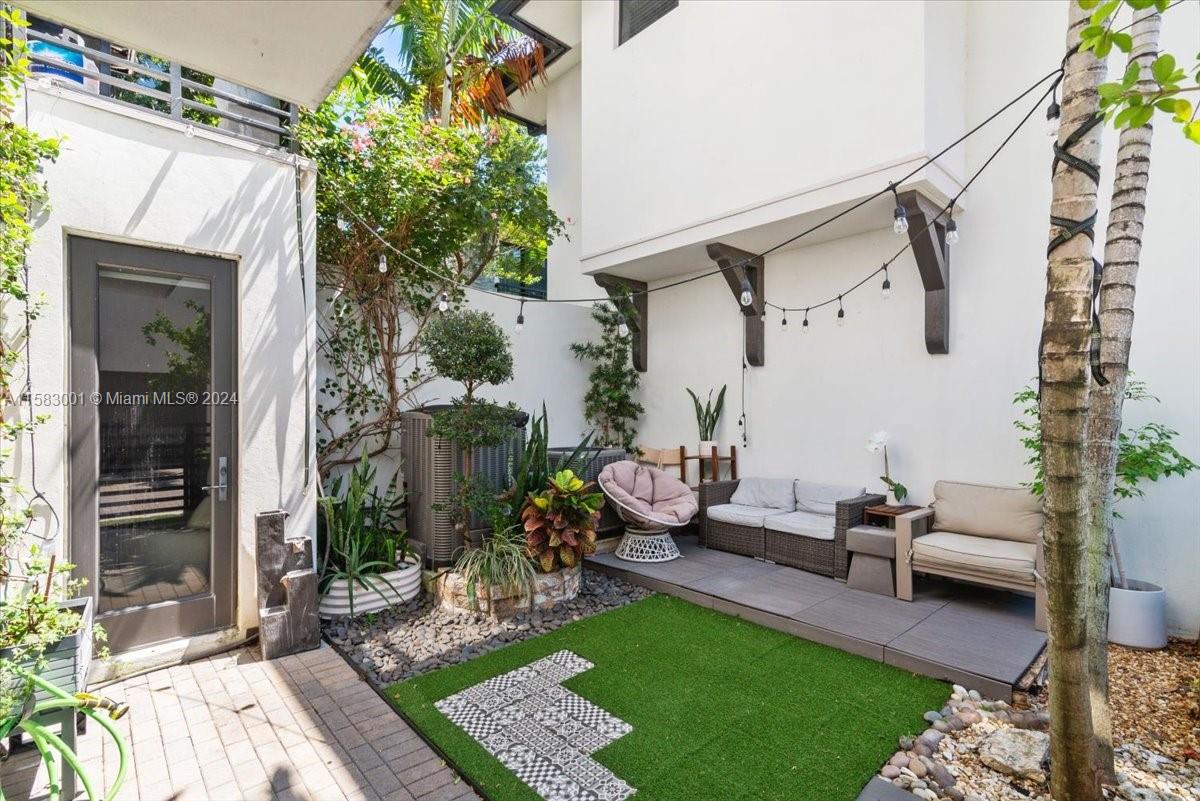DOWNTOWN DORAL SOUTH PHAS - Residential