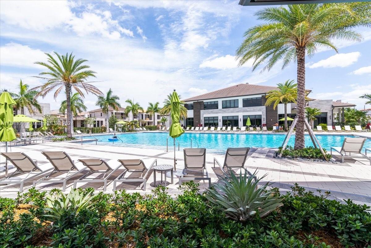 DOWNTOWN DORAL SOUTH PHAS - Residential