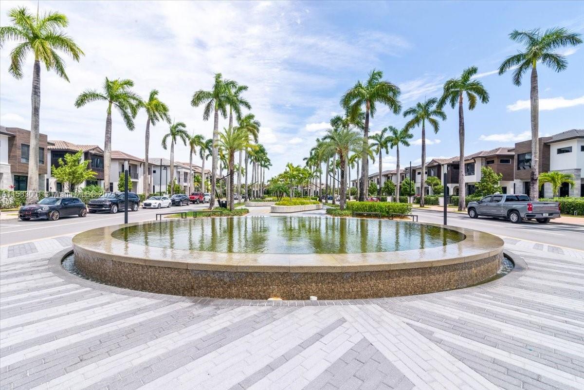 DOWNTOWN DORAL SOUTH PHAS - Residential