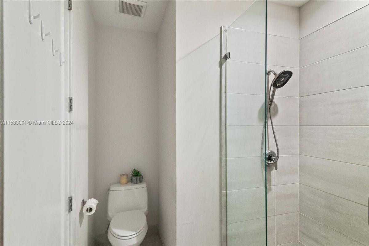DOWNTOWN DORAL SOUTH PHAS - Residential