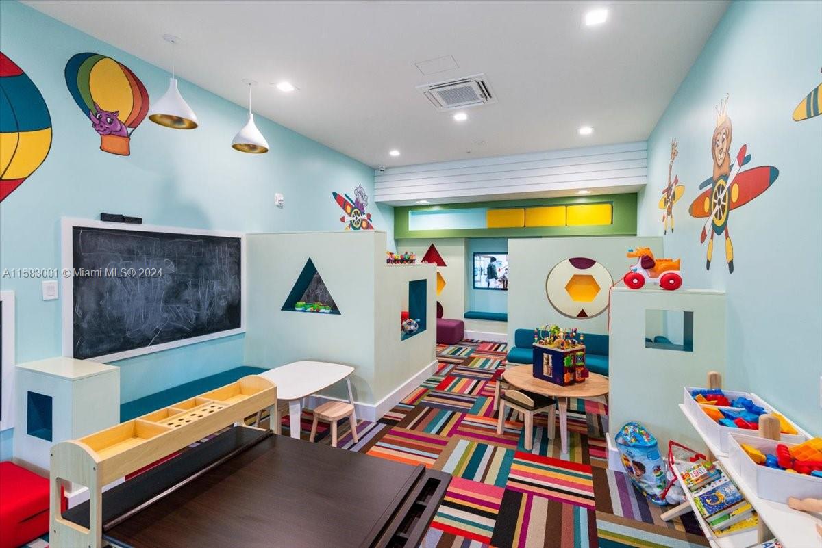 DOWNTOWN DORAL SOUTH PHAS - Residential