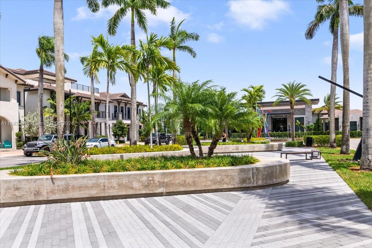 DOWNTOWN DORAL SOUTH PHAS - Residential
