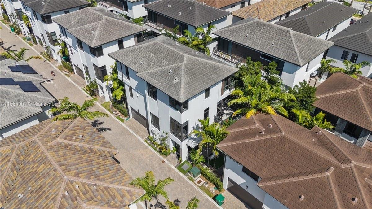 DOWNTOWN DORAL SOUTH PHAS - Residential