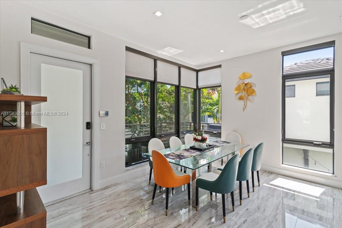 DOWNTOWN DORAL SOUTH PHAS - Residential