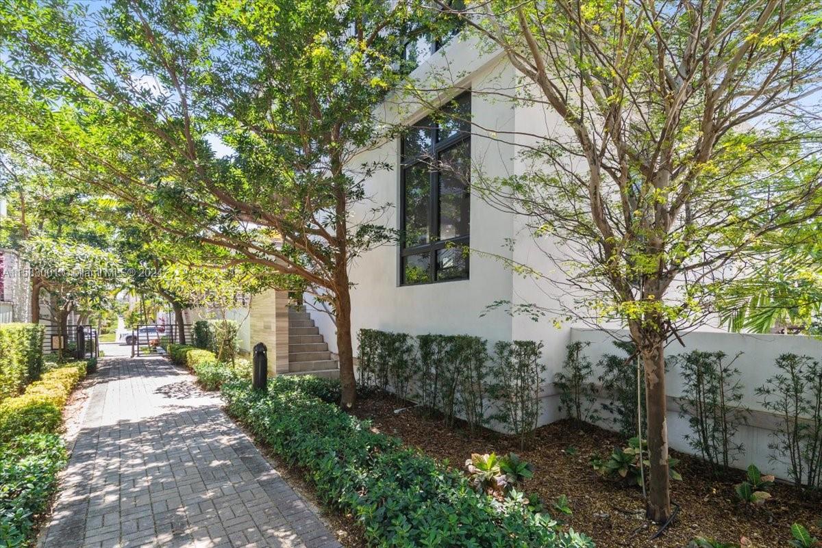 DOWNTOWN DORAL SOUTH PHAS - Residential