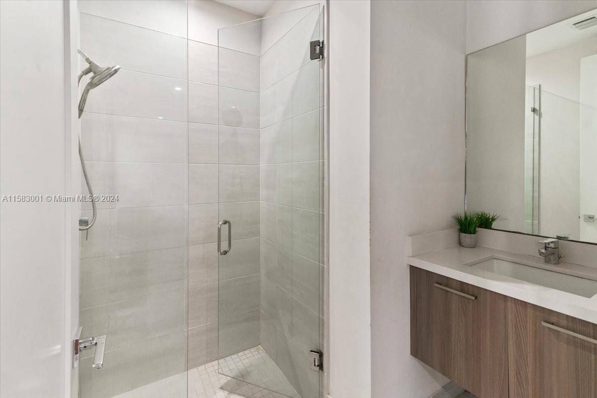 DOWNTOWN DORAL SOUTH PHAS - Residential