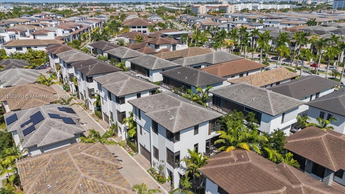 DOWNTOWN DORAL SOUTH PHAS - Residential