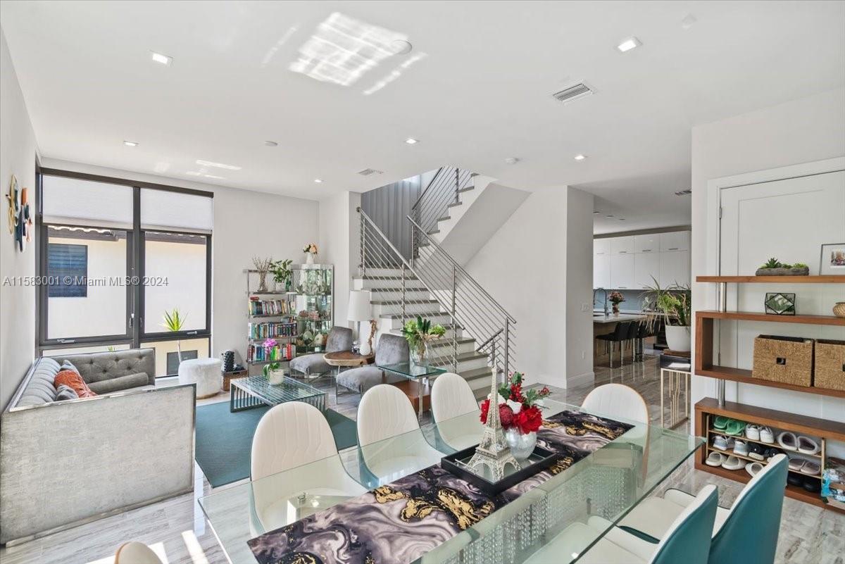 DOWNTOWN DORAL SOUTH PHAS - Residential