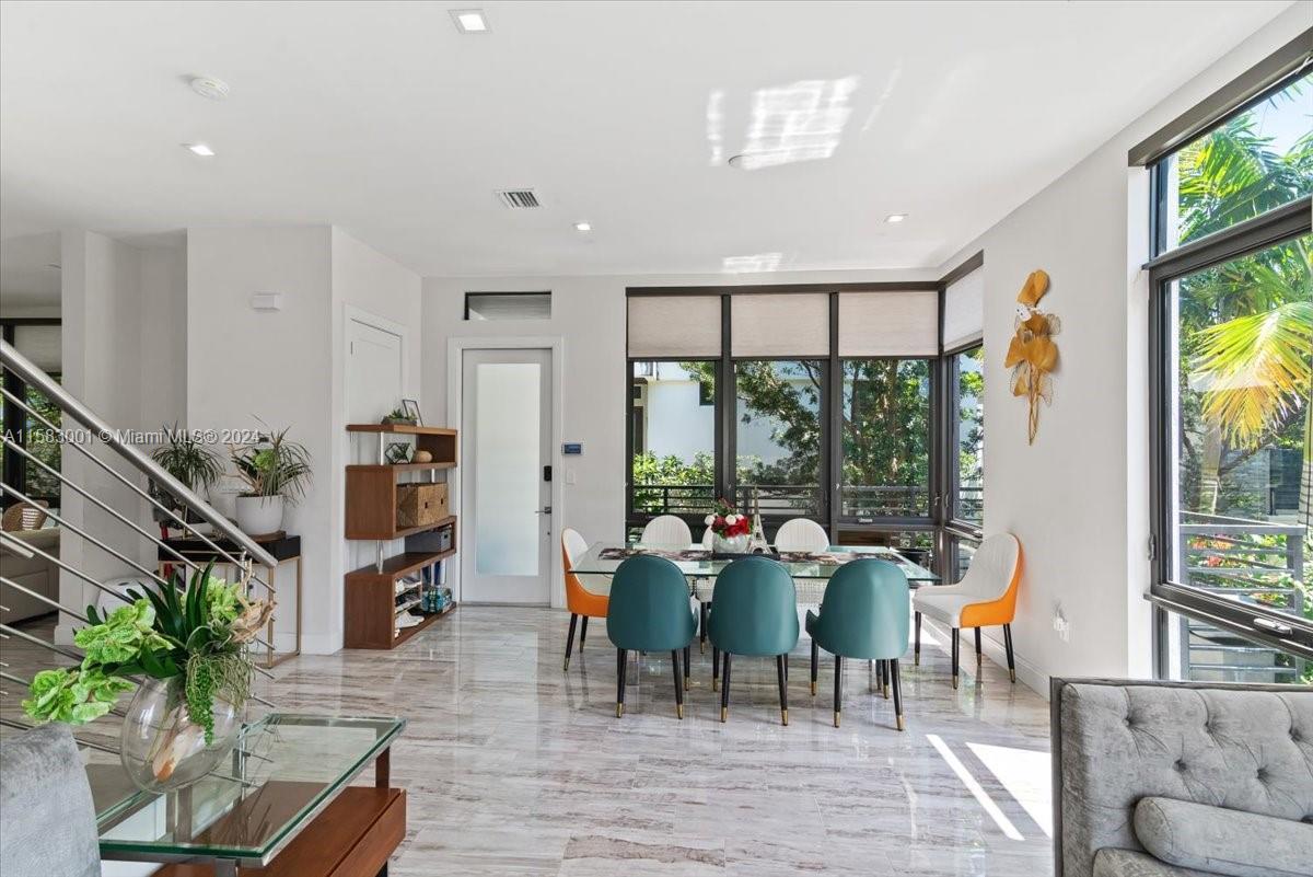 DOWNTOWN DORAL SOUTH PHAS - Residential