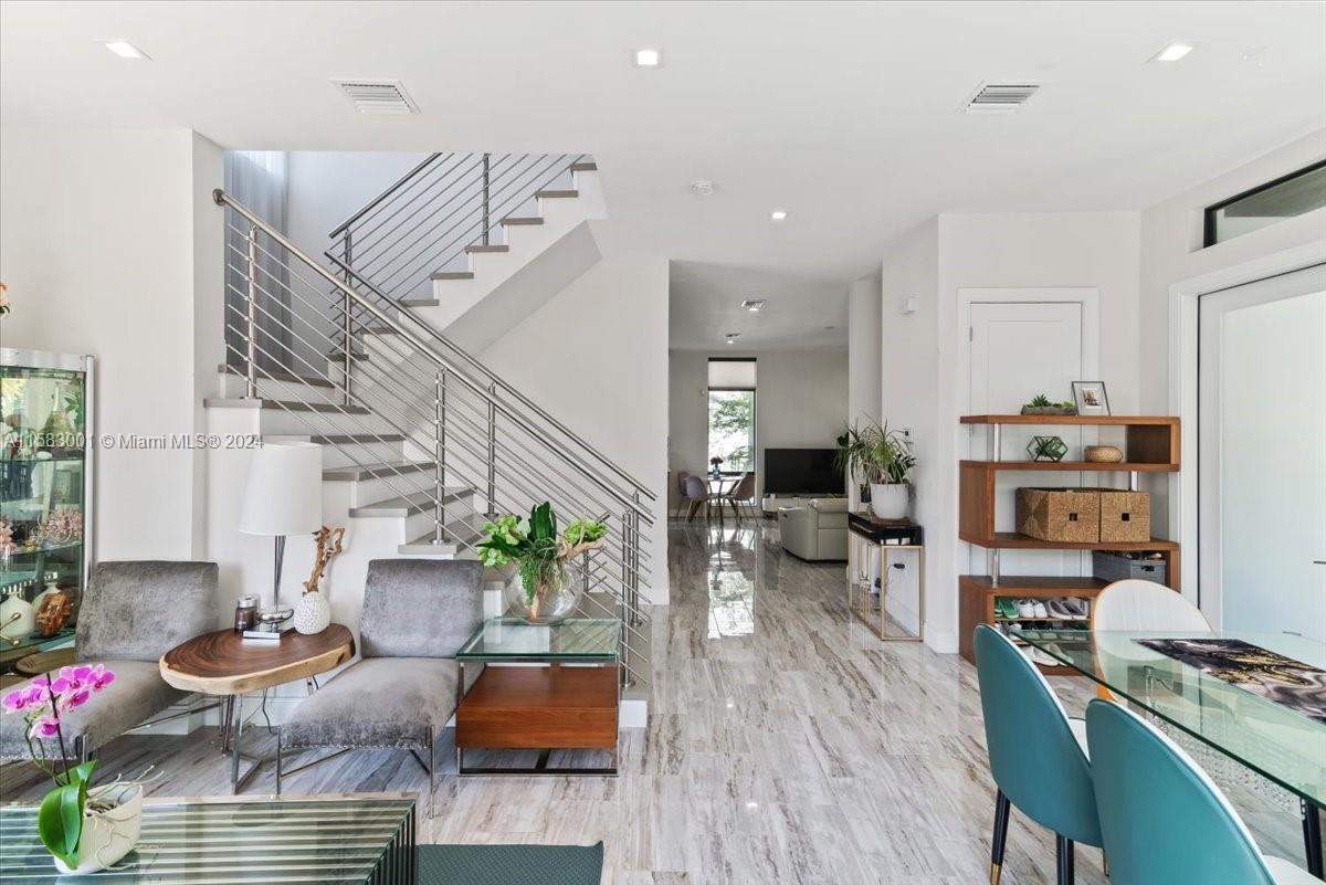 DOWNTOWN DORAL SOUTH PHAS - Residential