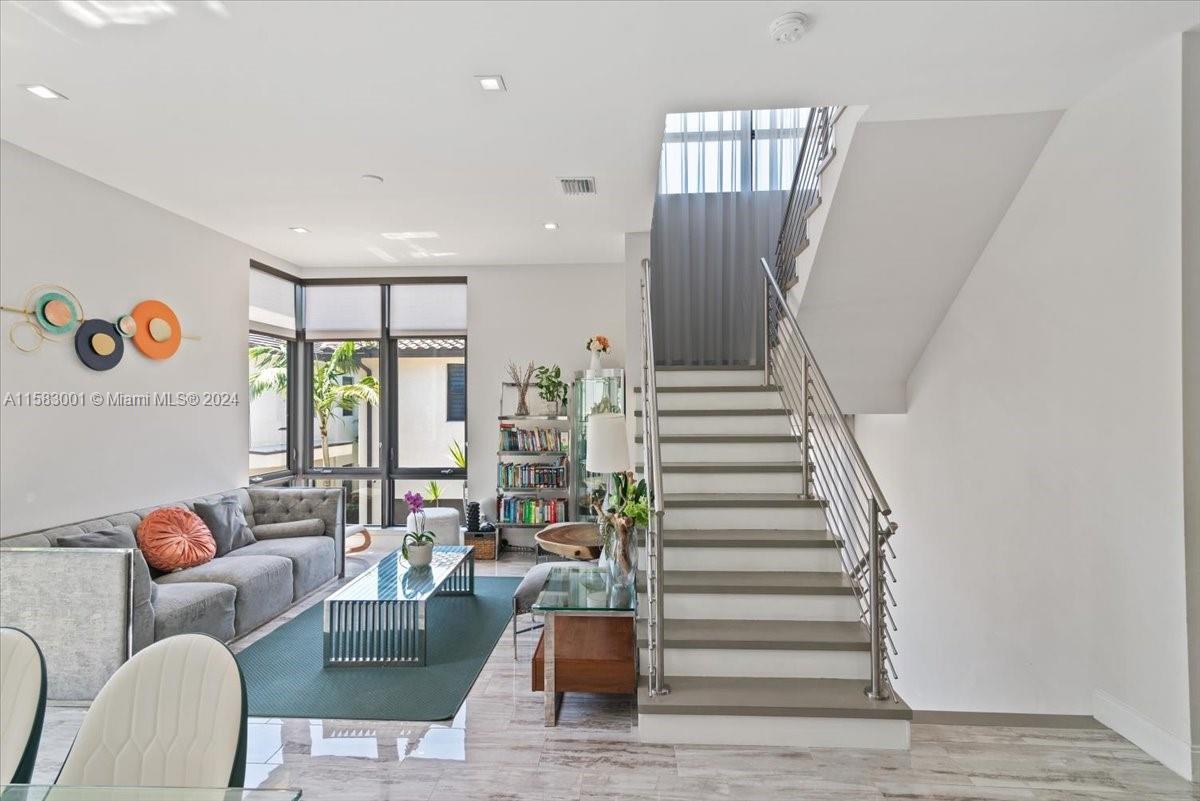 DOWNTOWN DORAL SOUTH PHAS - Residential