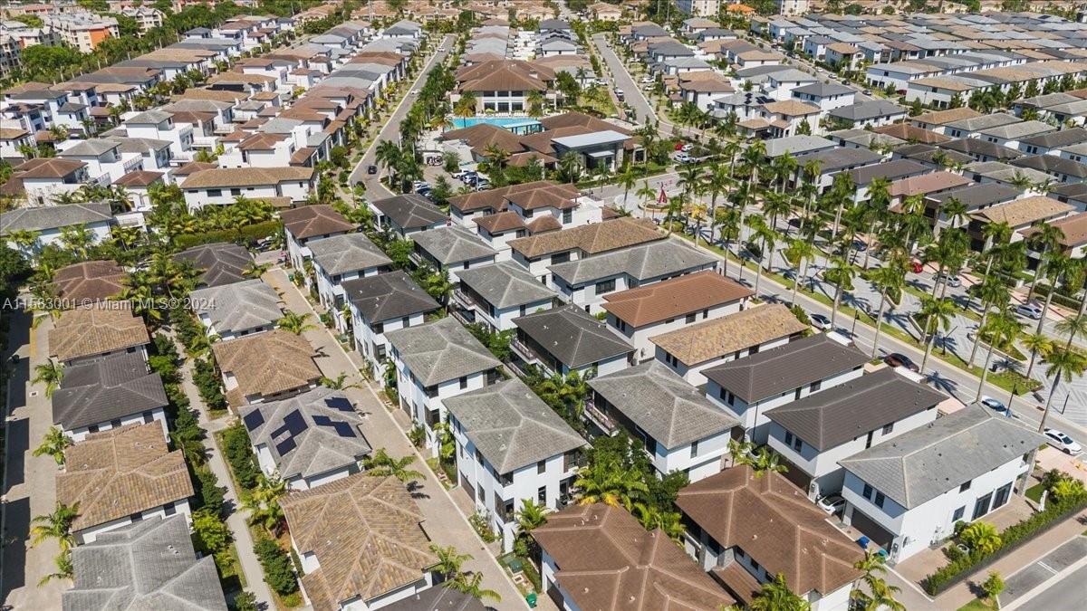 DOWNTOWN DORAL SOUTH PHAS - Residential