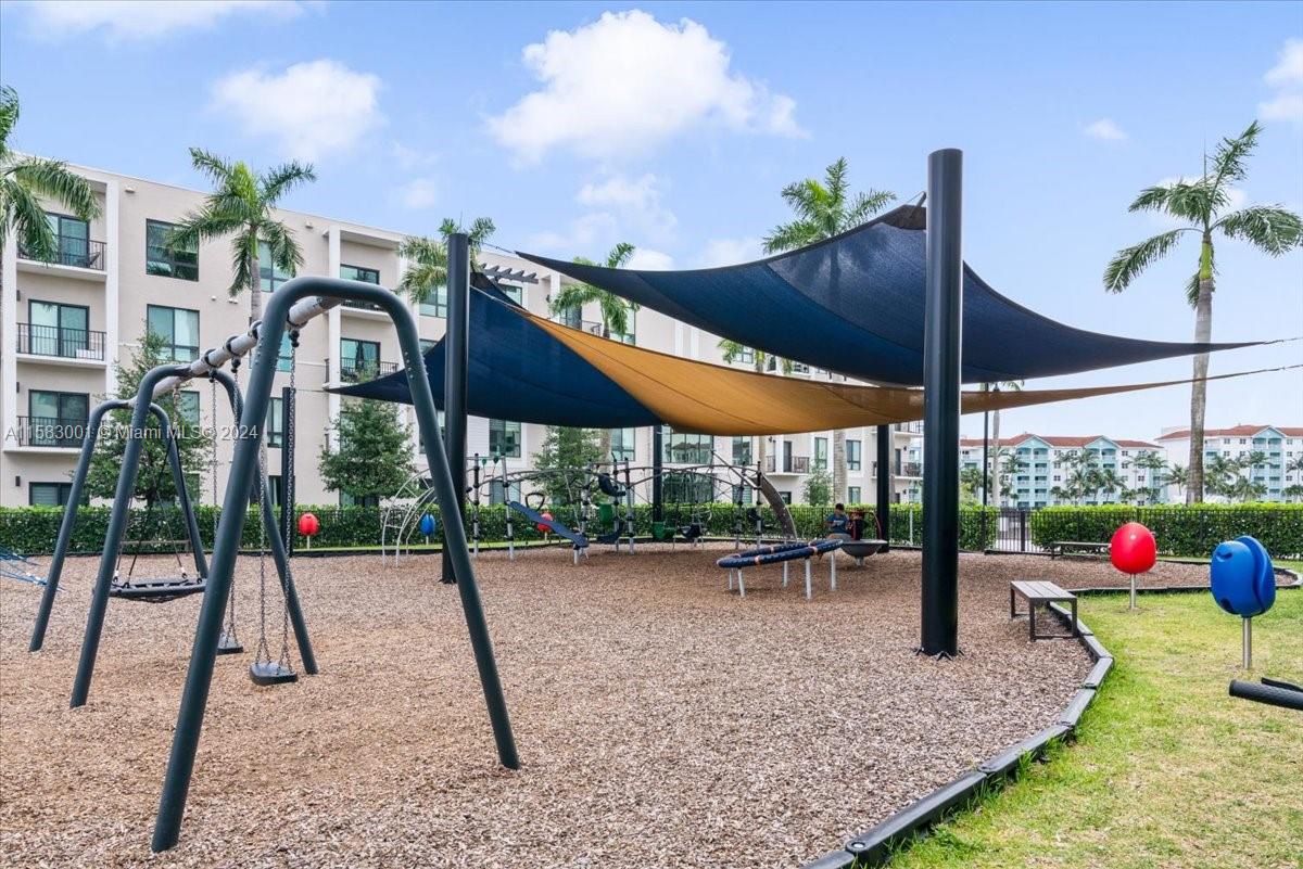 DOWNTOWN DORAL SOUTH PHAS - Residential