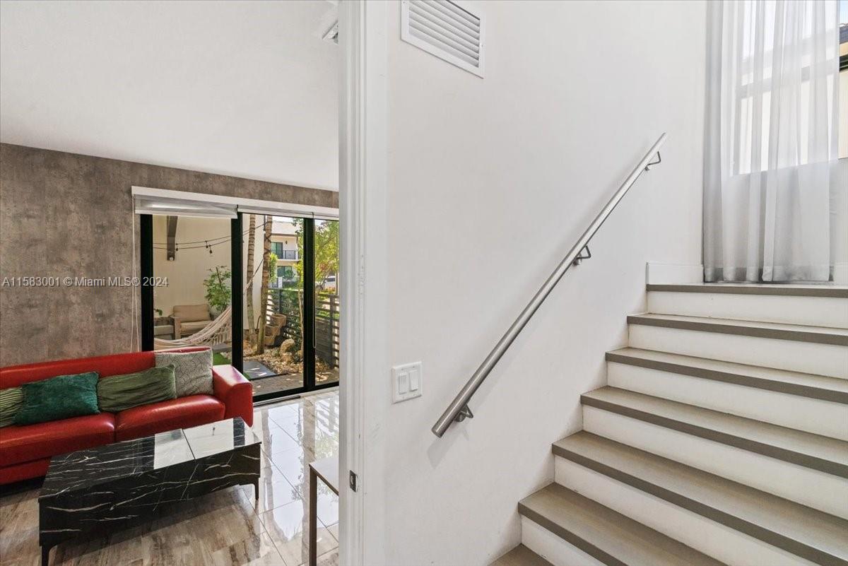 DOWNTOWN DORAL SOUTH PHAS - Residential