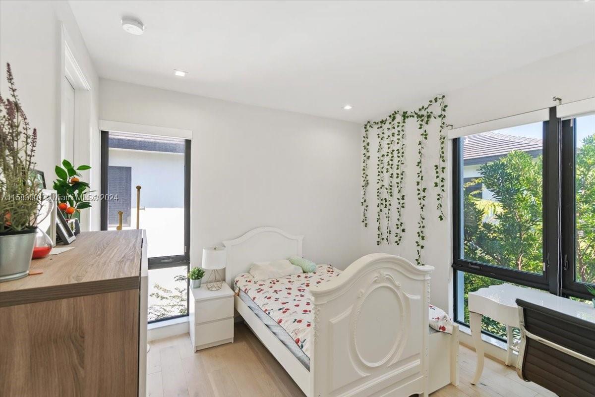 DOWNTOWN DORAL SOUTH PHAS - Residential