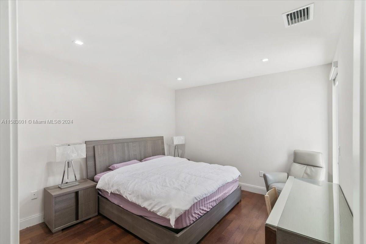 DOWNTOWN DORAL SOUTH PHAS - Residential