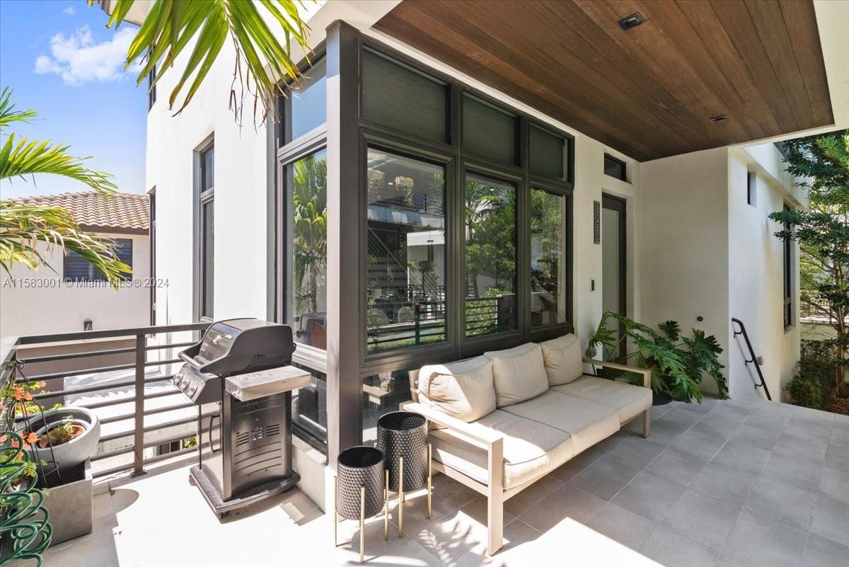 DOWNTOWN DORAL SOUTH PHAS - Residential