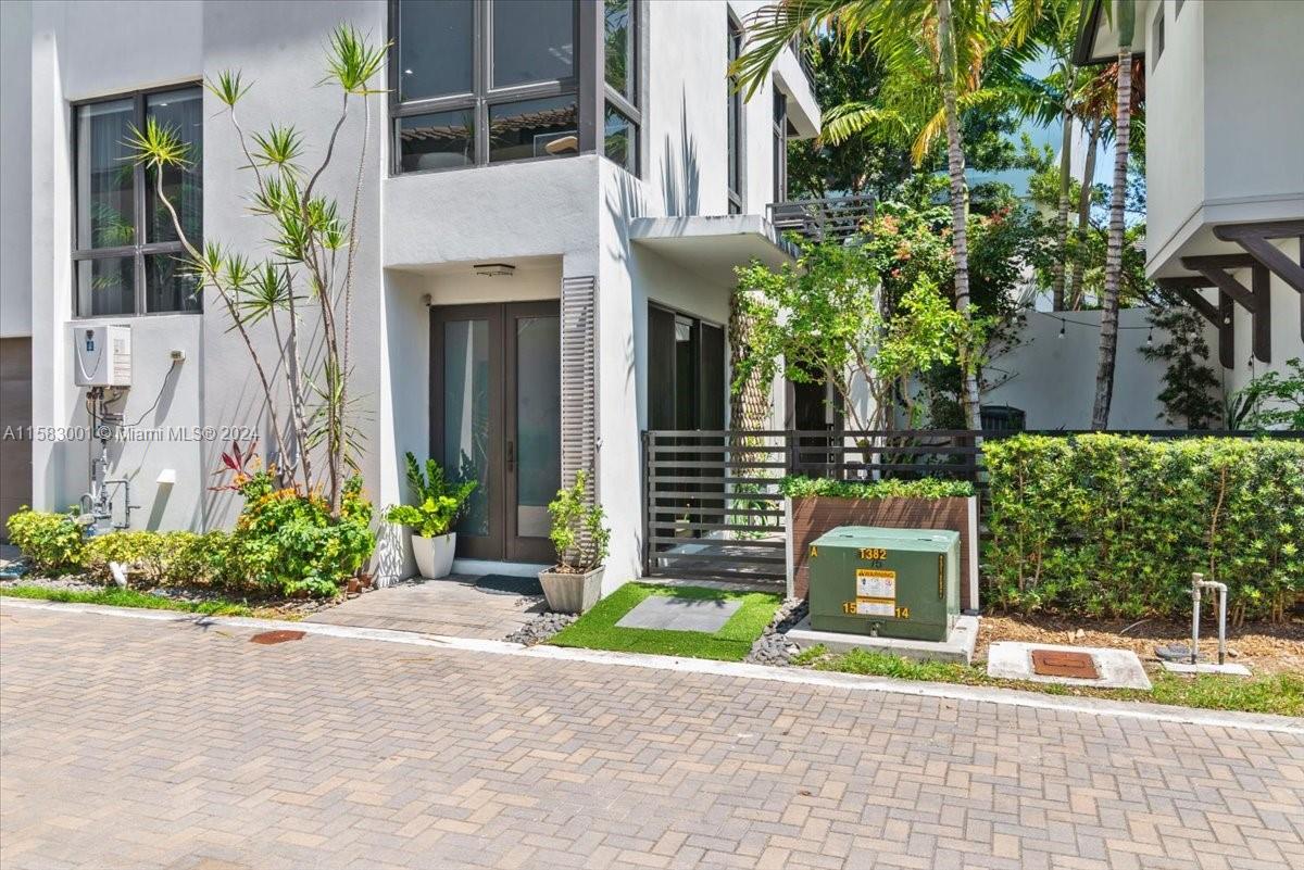 DOWNTOWN DORAL SOUTH PHAS - Residential