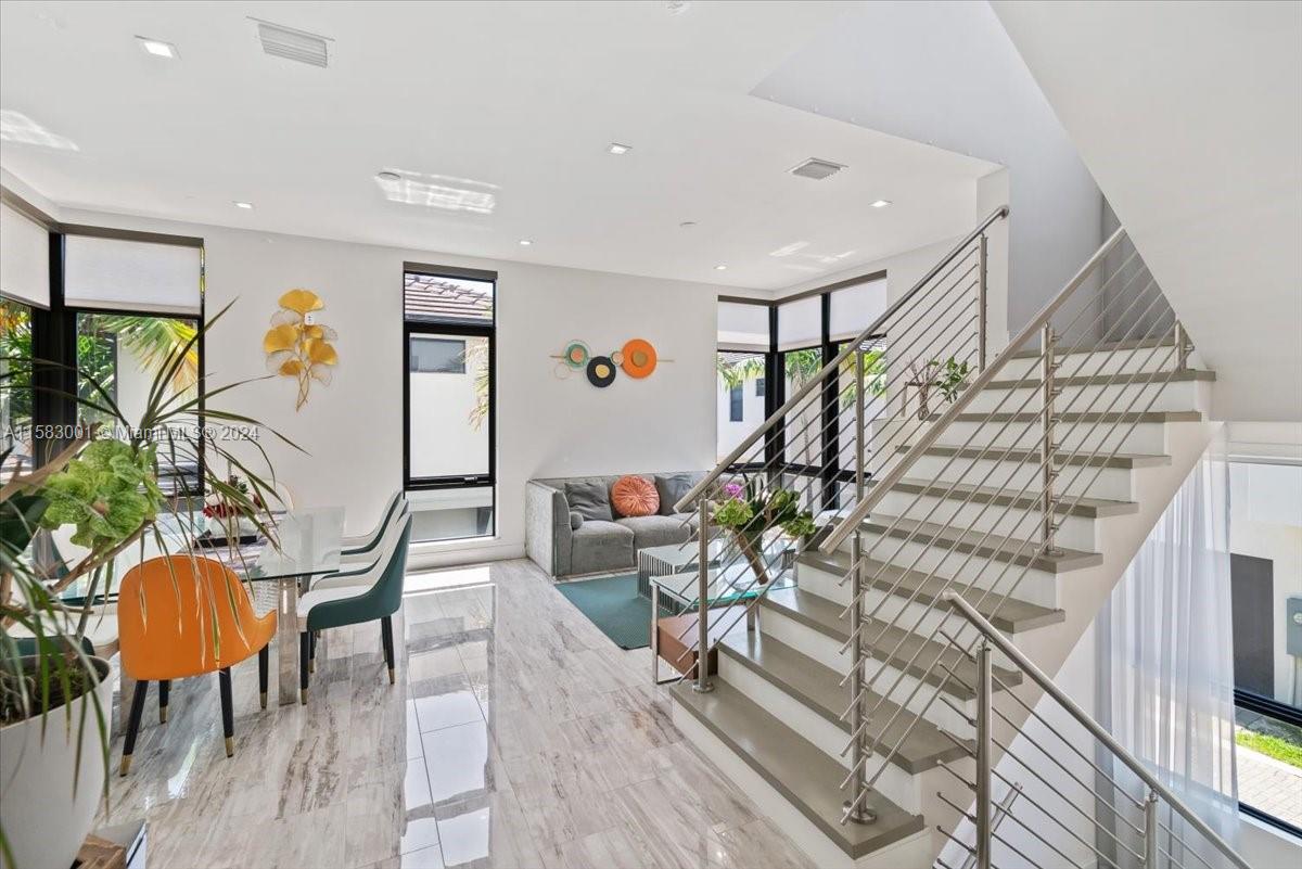 DOWNTOWN DORAL SOUTH PHAS - Residential