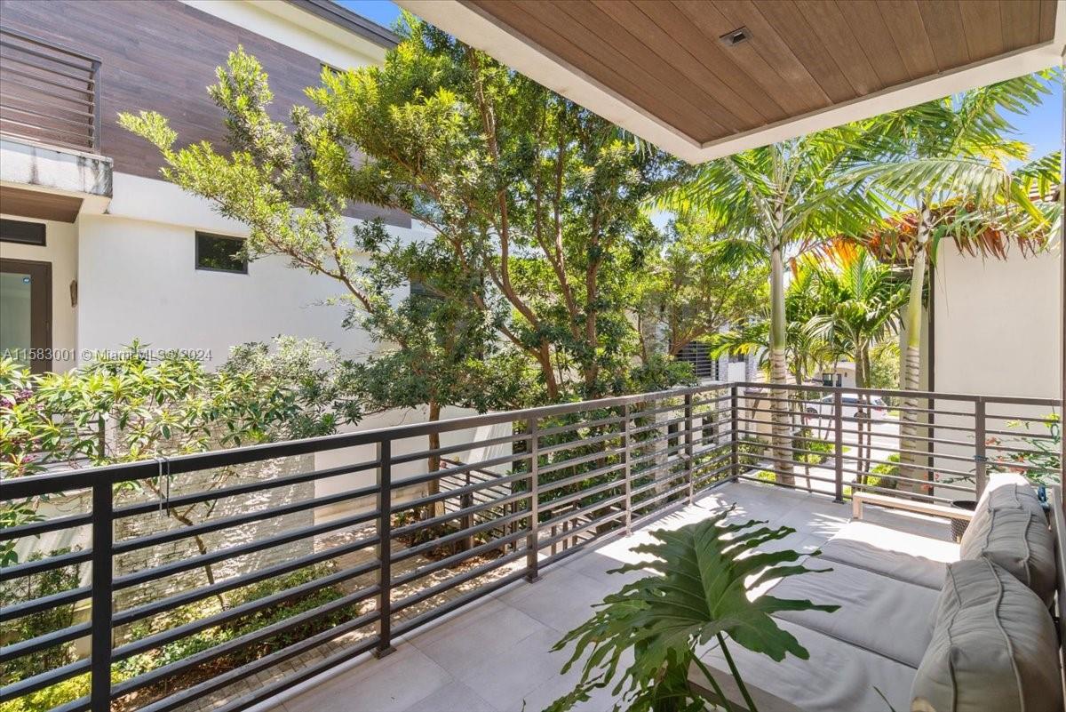 DOWNTOWN DORAL SOUTH PHAS - Residential