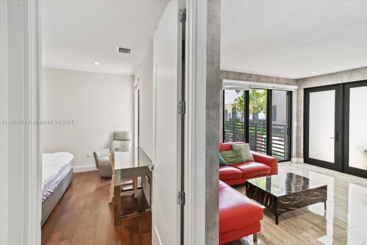 DOWNTOWN DORAL SOUTH PHAS - Residential