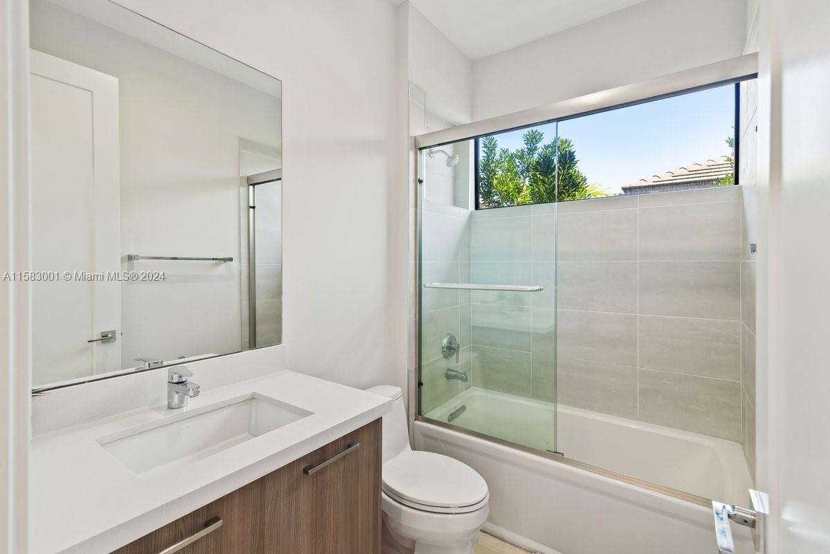 DOWNTOWN DORAL SOUTH PHAS - Residential