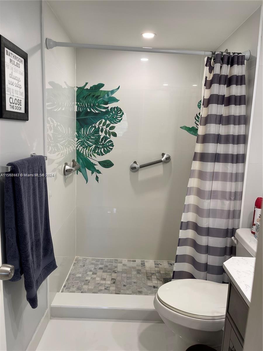 PARADISE VILLAS CONDO - Residential Lease