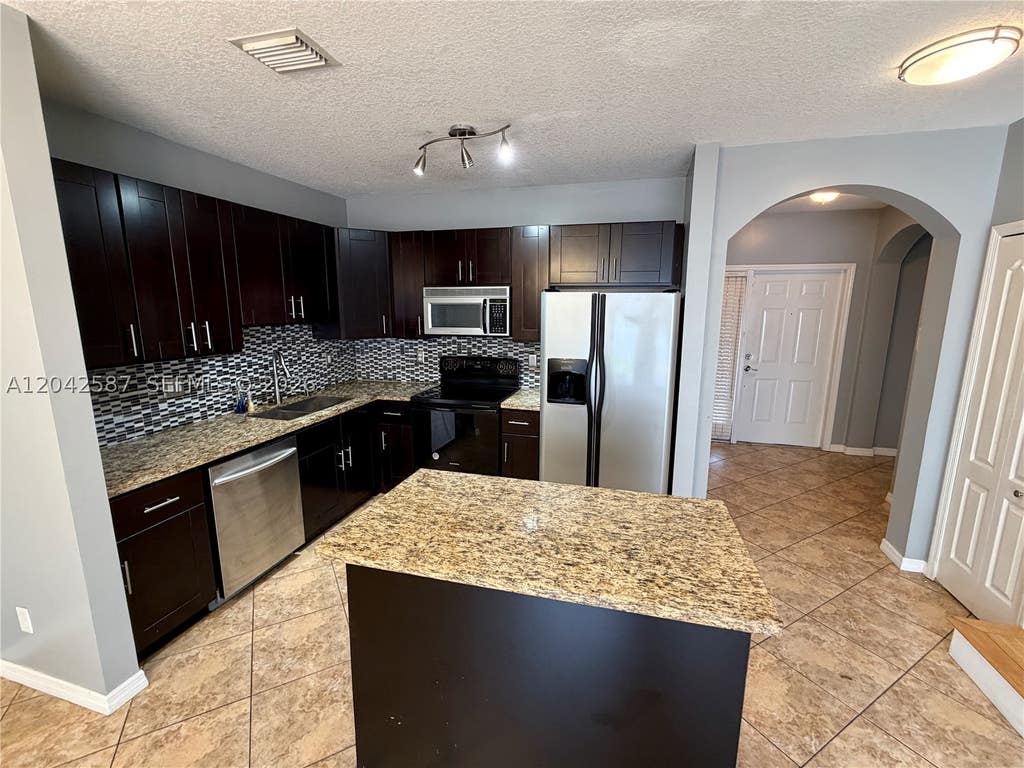 Photo of 2825 SW 127th Way, Miramar, FL 33027 (MLS # A12042587)
