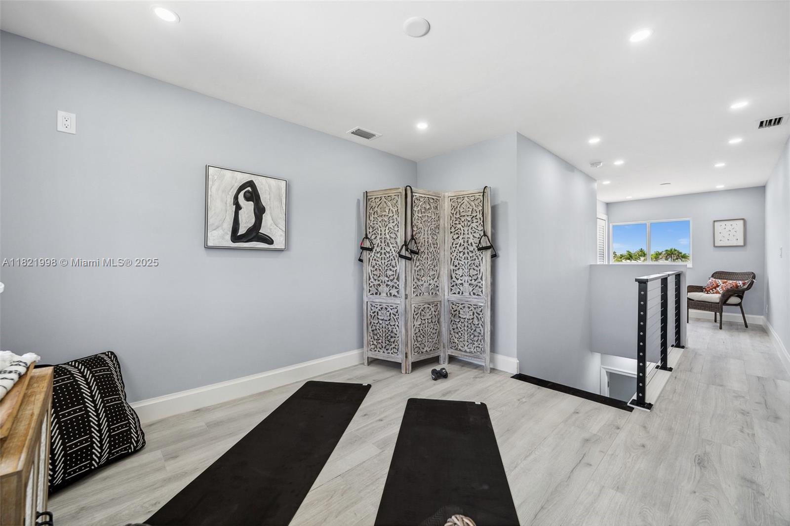 IMPERIAL SHORES - Residential