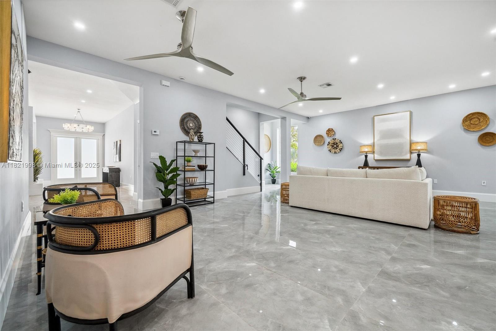 IMPERIAL SHORES - Residential