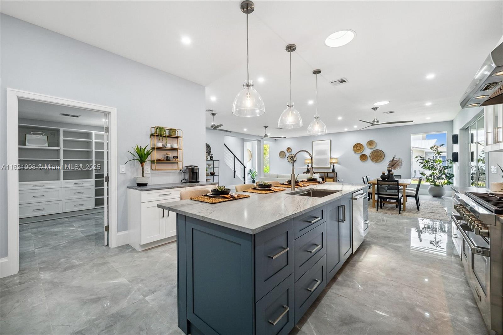 IMPERIAL SHORES - Residential