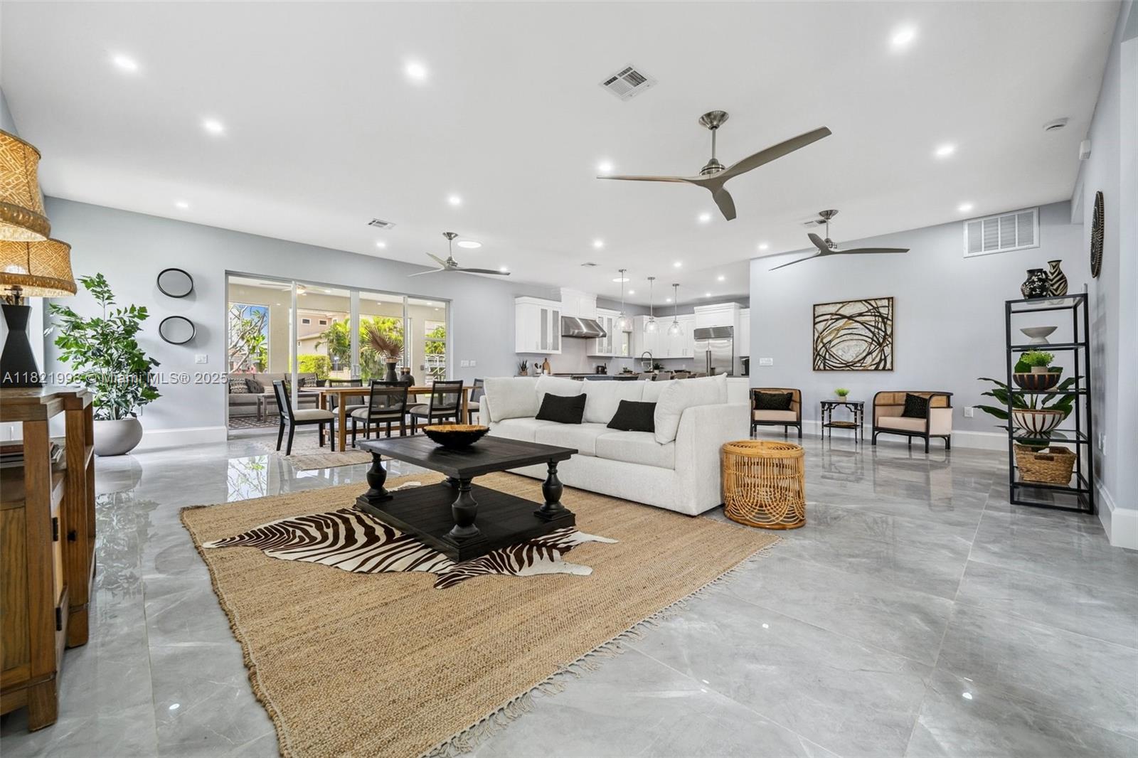 IMPERIAL SHORES - Residential