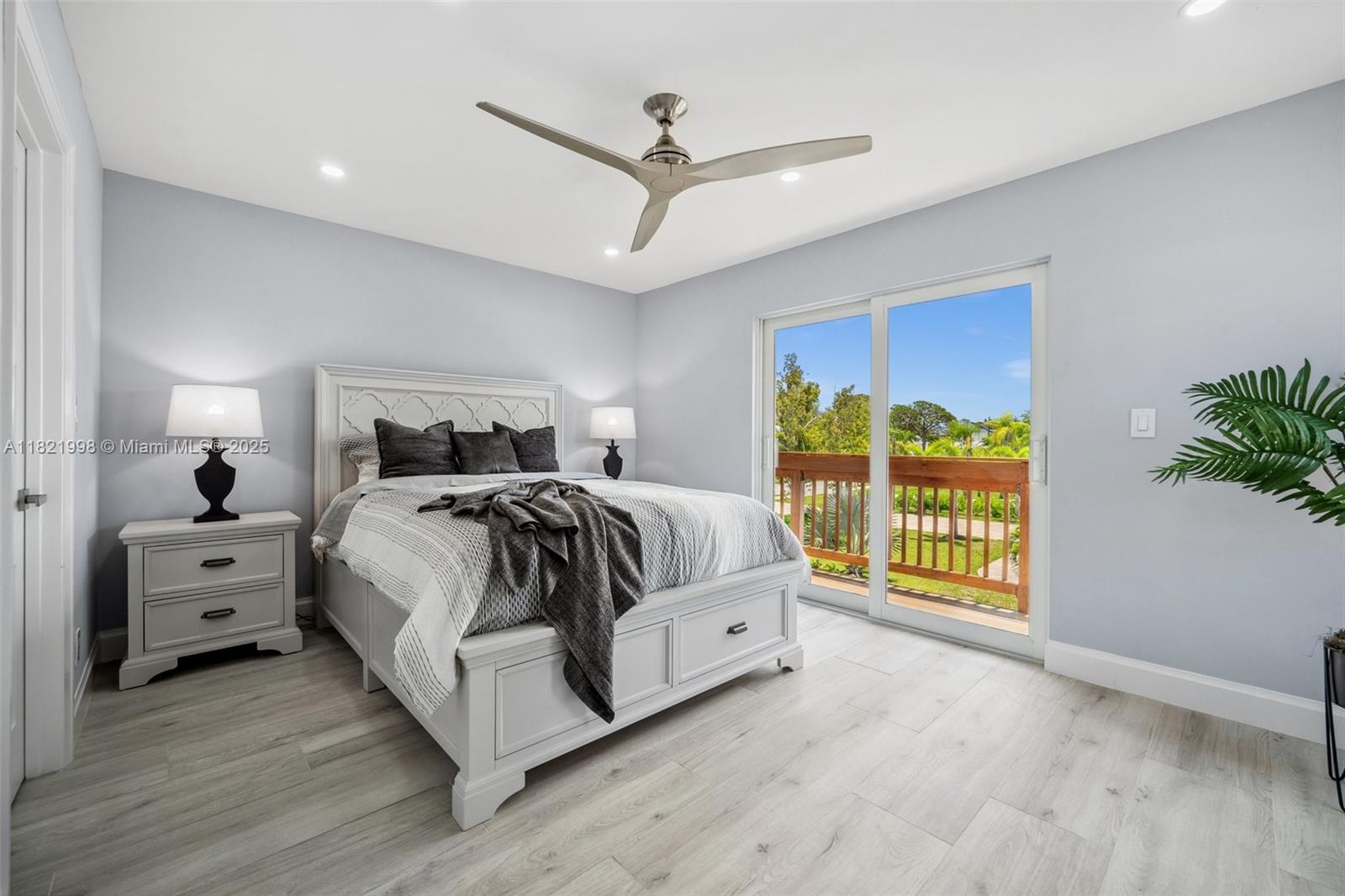 IMPERIAL SHORES - Residential