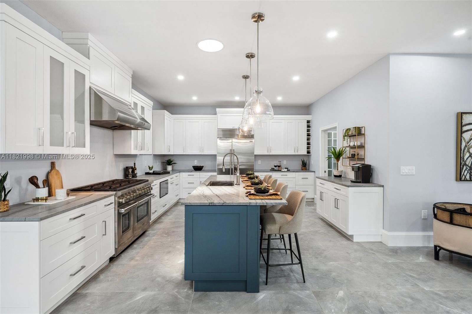 IMPERIAL SHORES - Residential