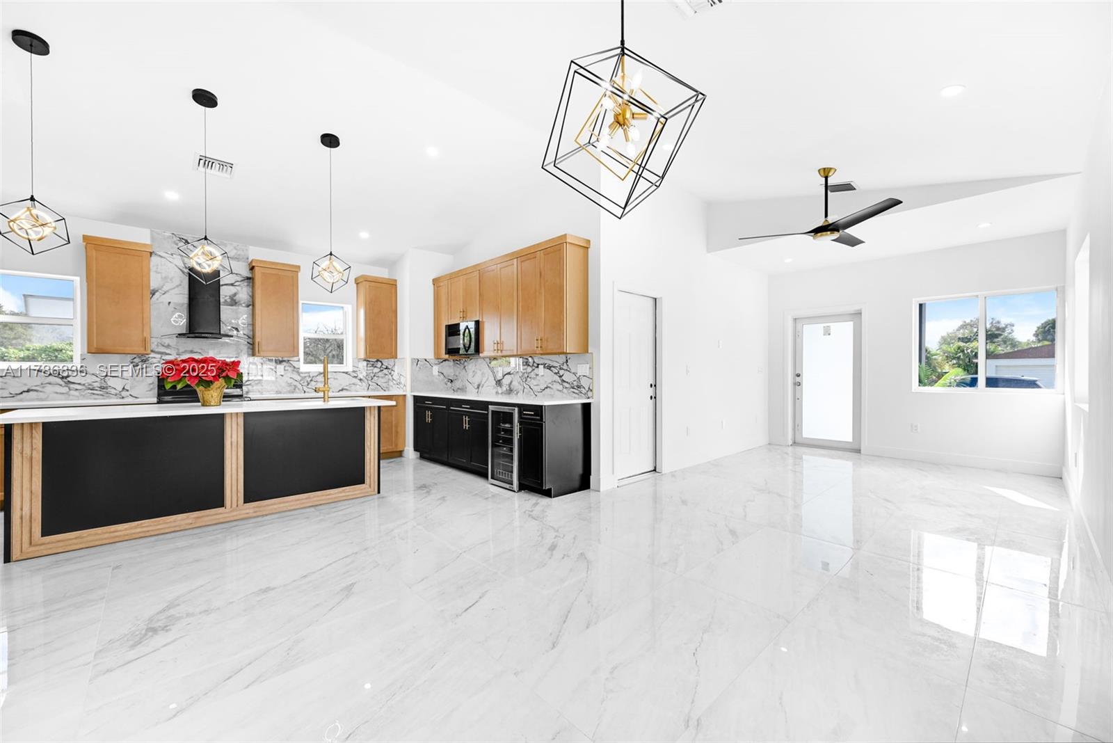 HOLLYWOOD SUBURBS - Residential