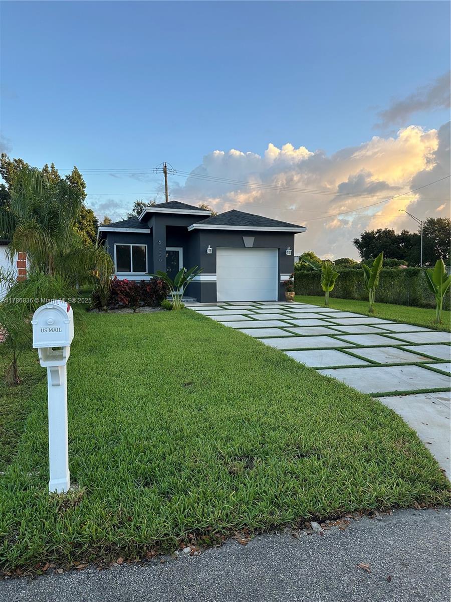 HOLLYWOOD SUBURBS - Residential