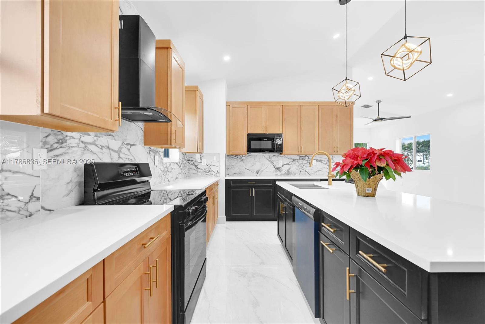 HOLLYWOOD SUBURBS - Residential