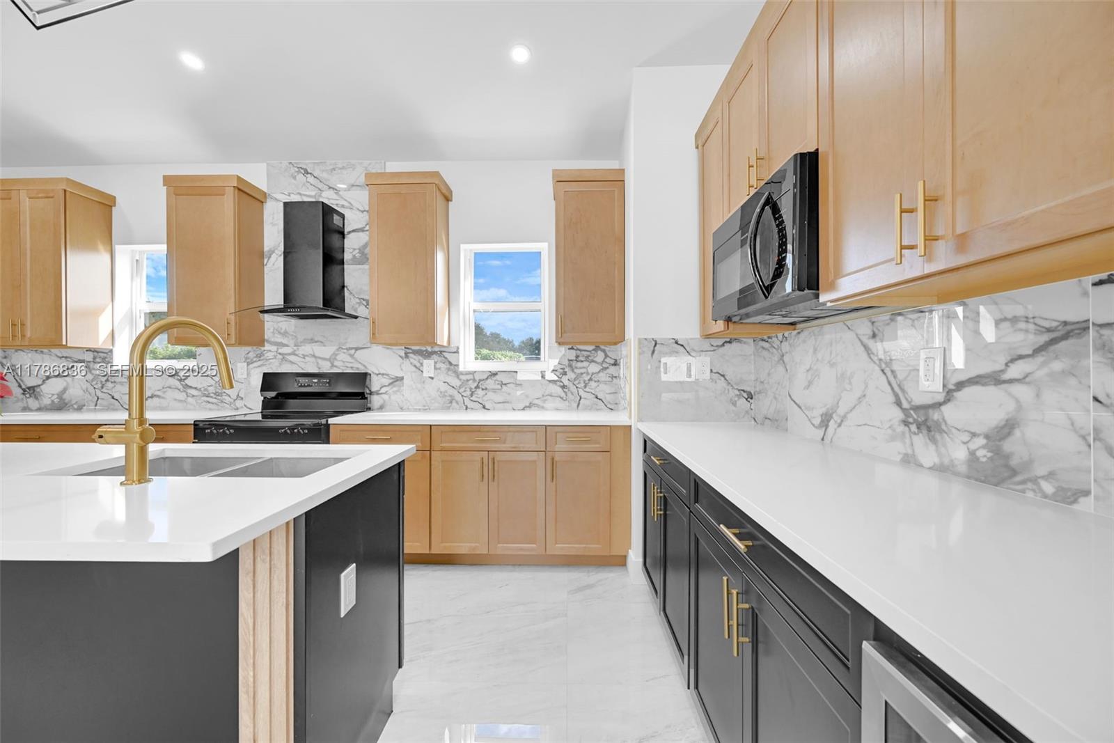 HOLLYWOOD SUBURBS - Residential