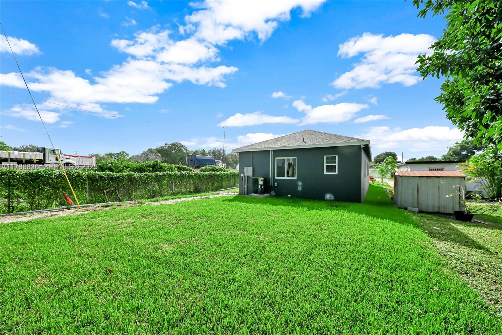 HOLLYWOOD SUBURBS - Residential