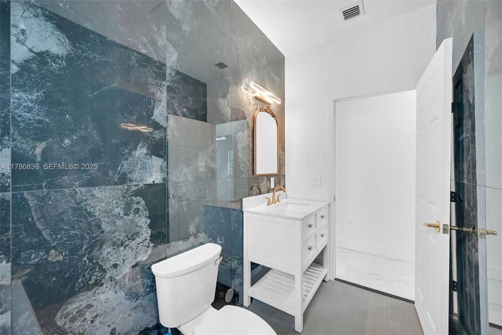 HOLLYWOOD SUBURBS - Residential