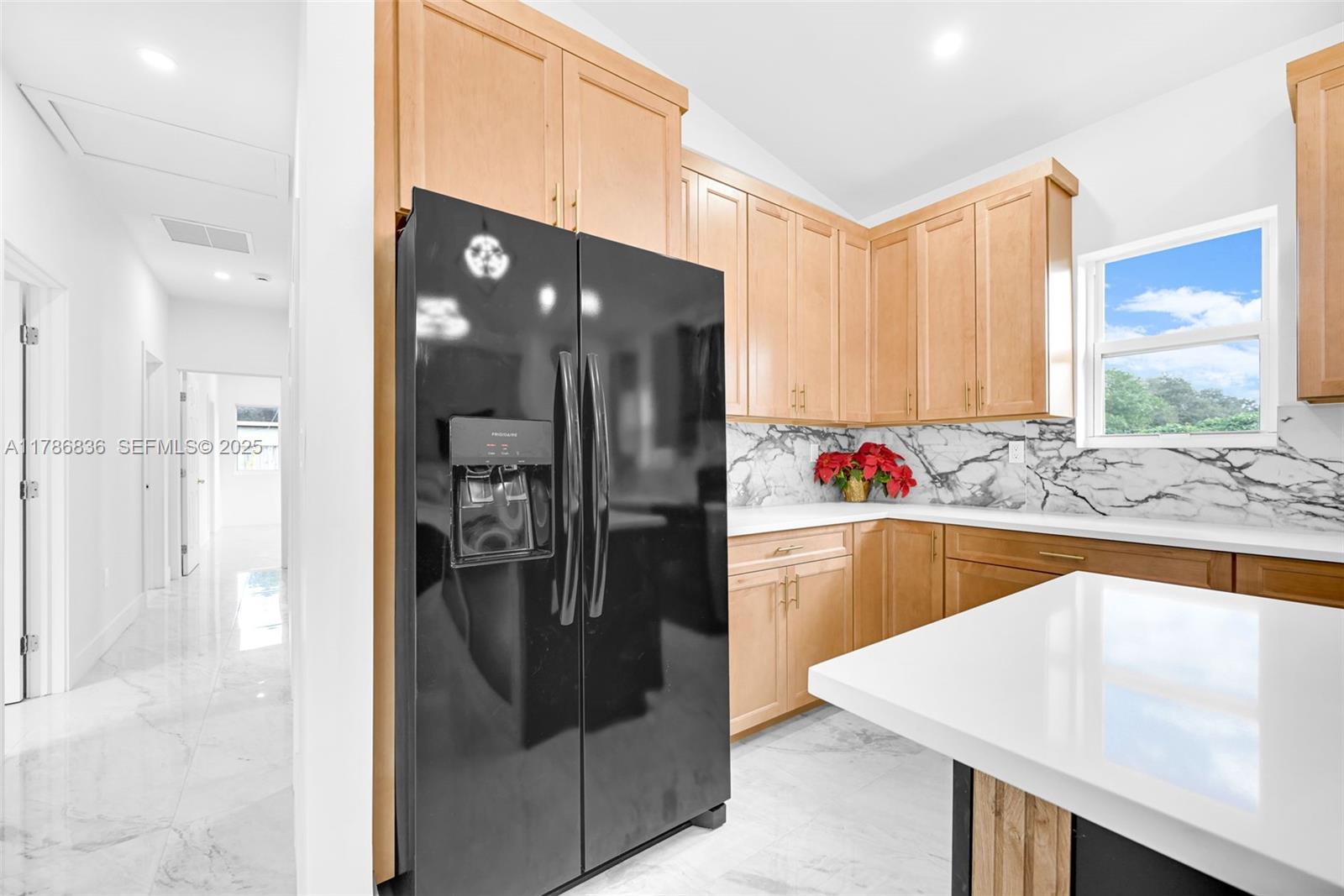 HOLLYWOOD SUBURBS - Residential