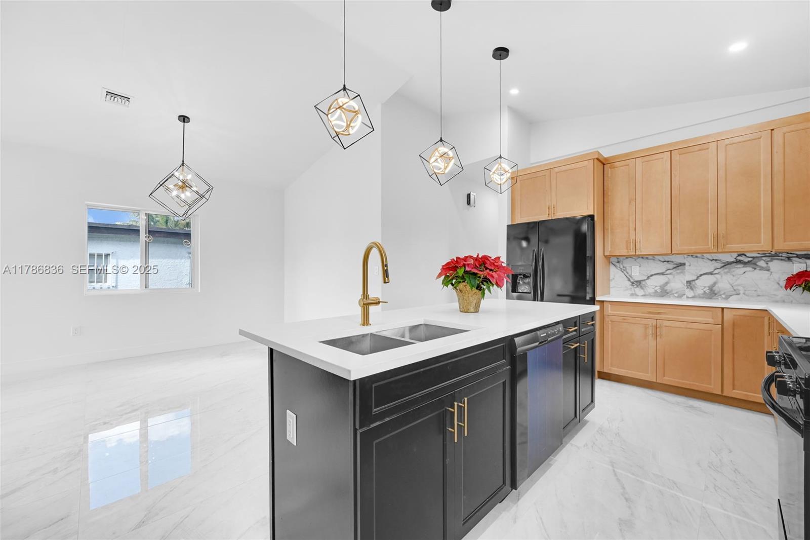 HOLLYWOOD SUBURBS - Residential