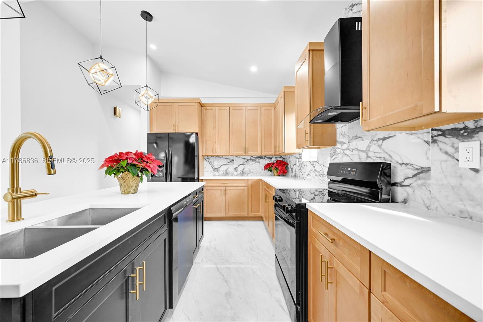 HOLLYWOOD SUBURBS - Residential